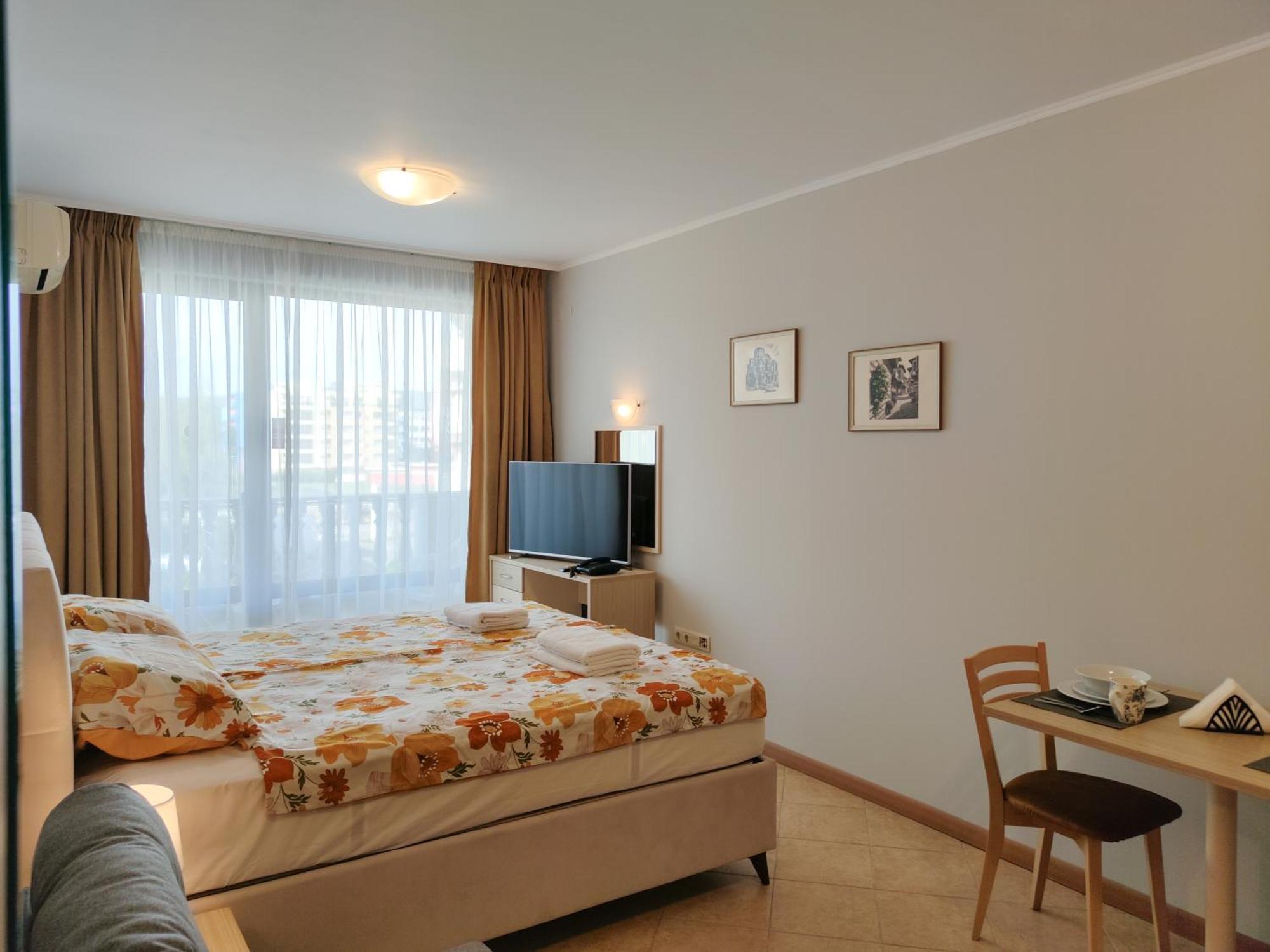 Royal Sun Holiday Apartments Pantai Sunny Luaran gambar